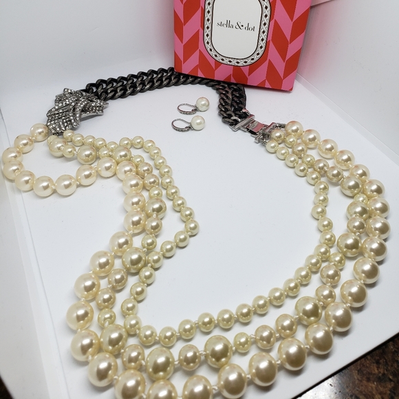 Stella & Dot Daisy Pearl Necklace and Earrings - Picture 1 of 3